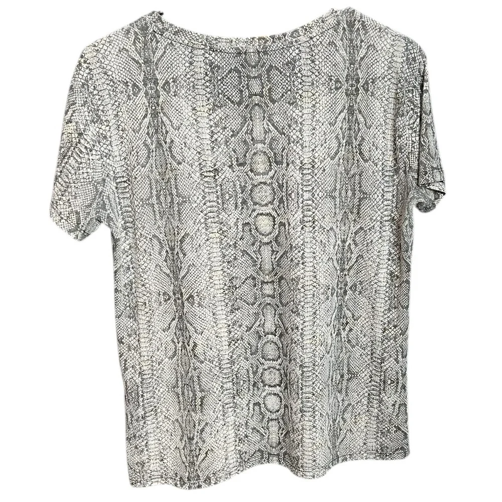 𝐓𝐇𝐄 𝐊𝐎𝐎𝐏𝐋𝐄𝐒 Python print oversized sheer tee - Picture 4 of 5